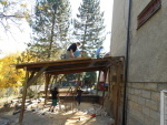 Brigáda stavění přístřešku v Zašové 20. října 2012